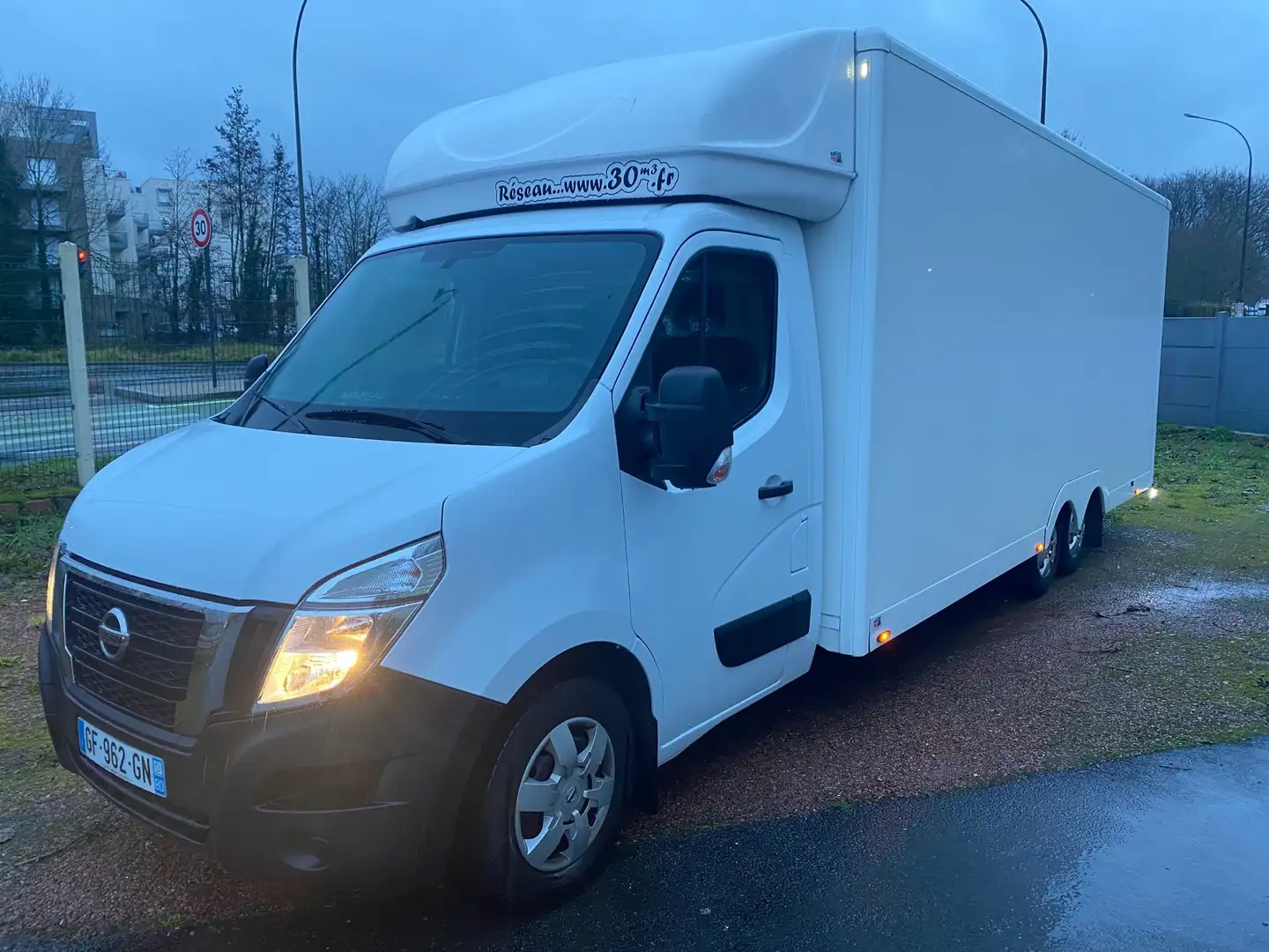 Nissan NV400 CHASSIS CAB+CAISSE 30M cube 3.5T 2.3 DCI 145 EUVI Білий - 1