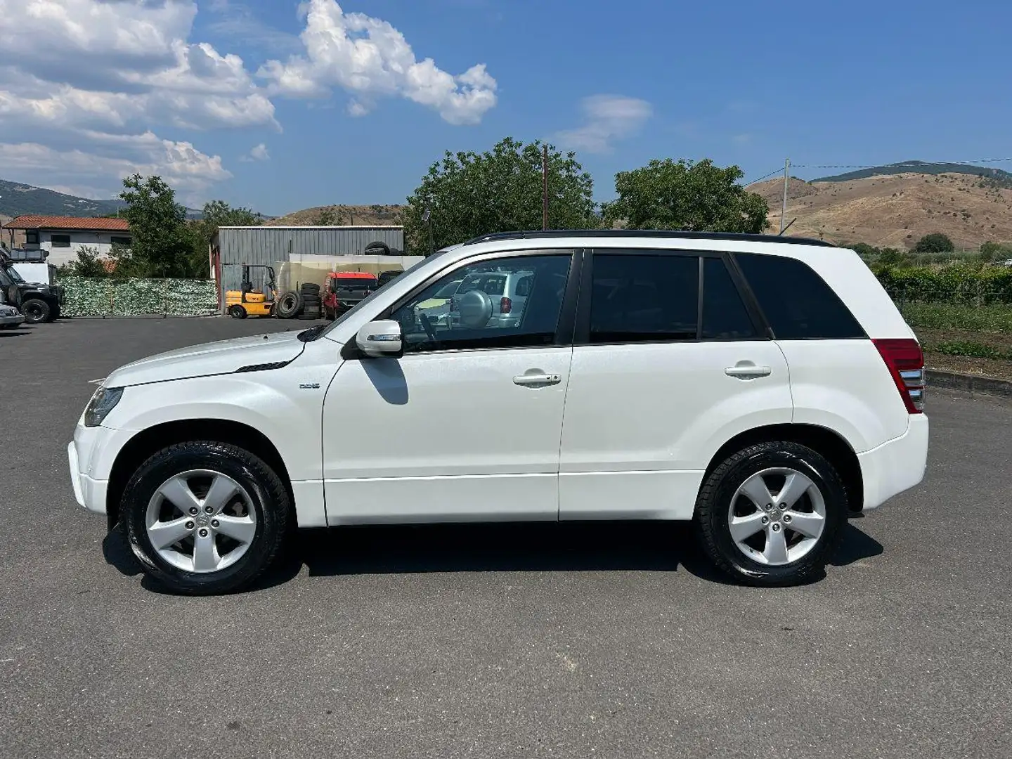 Suzuki Grand Vitara 1.9 DDiS 5p. Exec.Crossover Blanc - 2