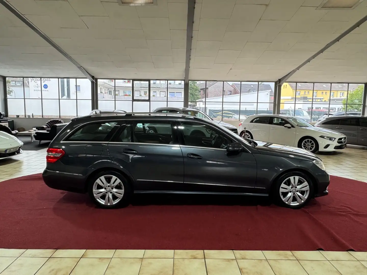 Mercedes-Benz E 250 CGI BlueEfficiency Avantgarde Gri - 2