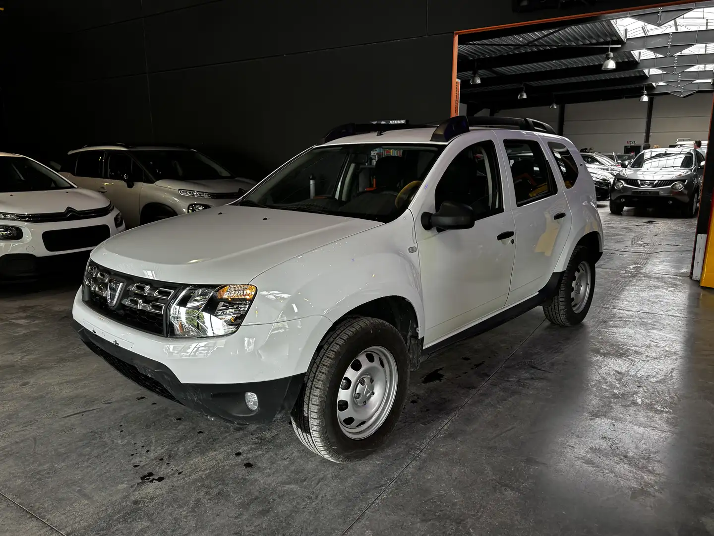 Dacia Duster 1.6i 4x2 Ambiance/cars pass 12 mois garantie Blanc - 2