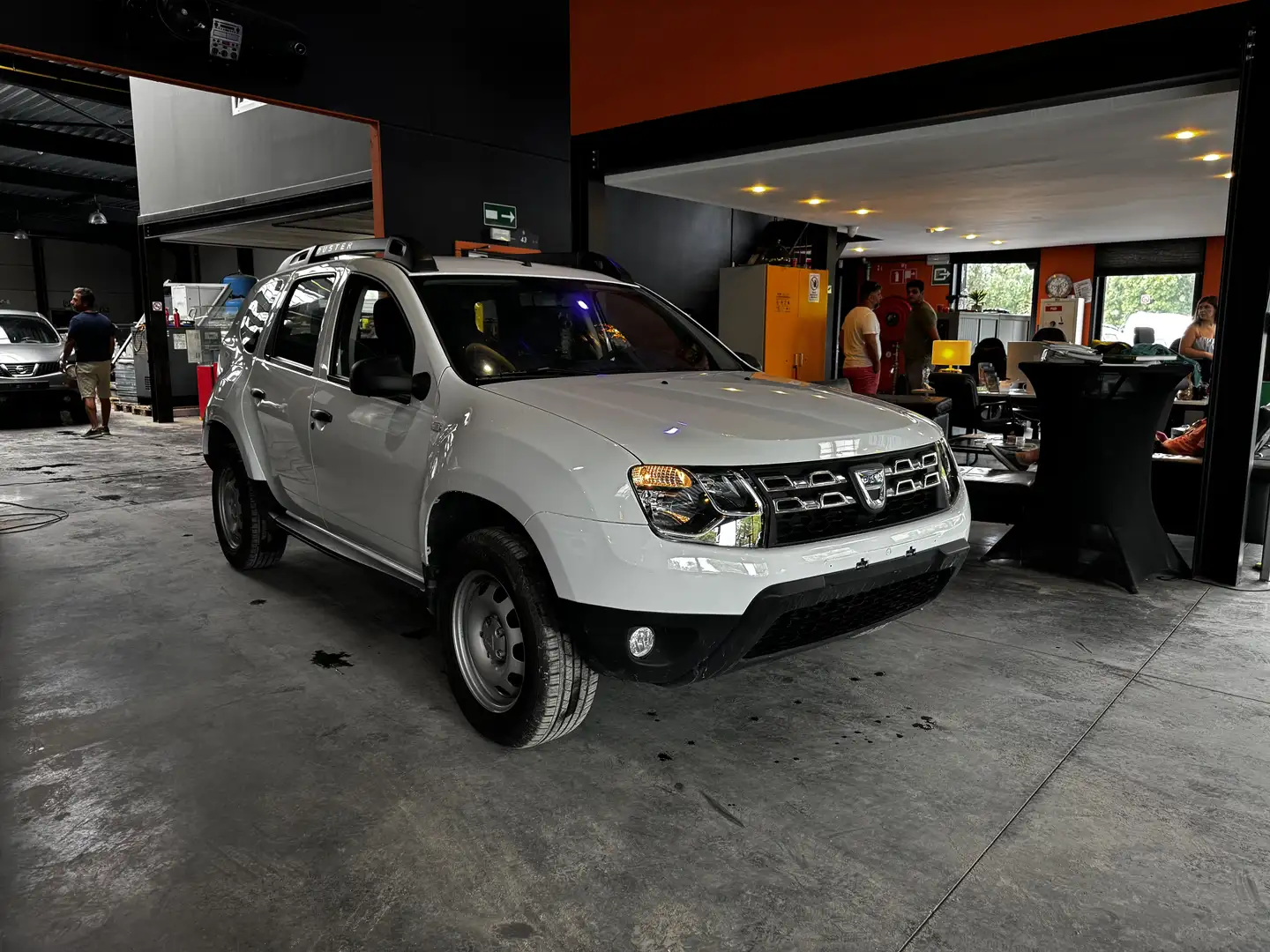Dacia Duster 1.6i 4x2 Ambiance/cars pass 12 mois garantie Blanc - 1