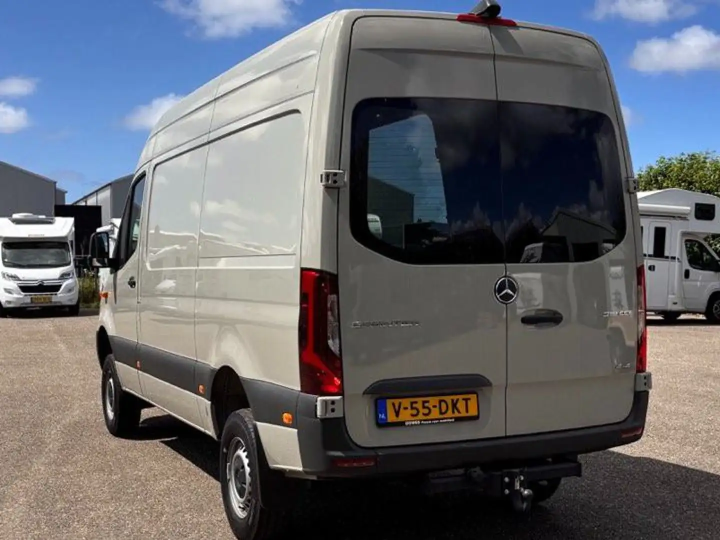 Mercedes-Benz Sprinter 4x4 - L2H2-319 - BPM-vrij – Camper basis Beige - 2