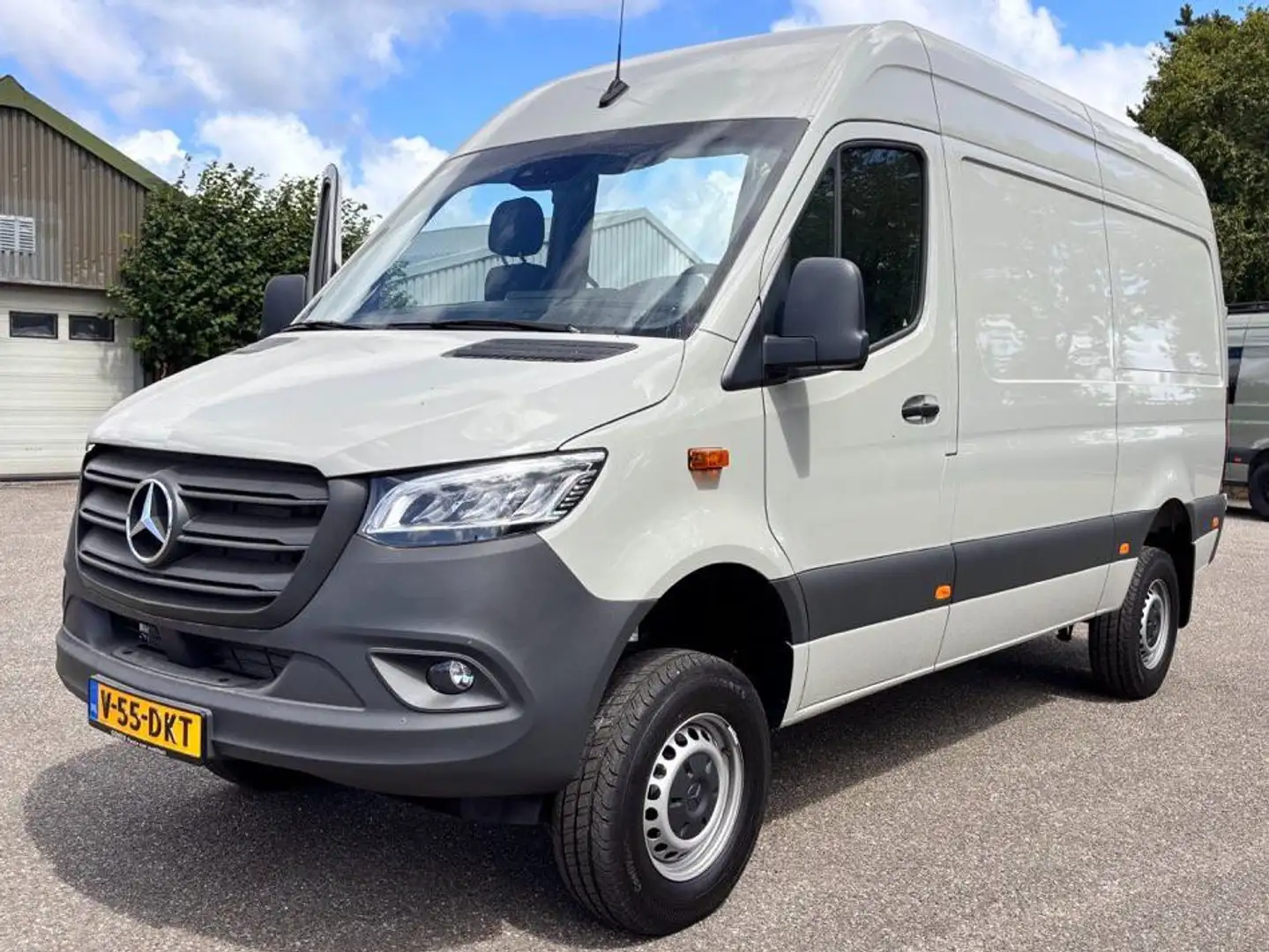 Mercedes-Benz Sprinter 4x4 - L2H2-319 - BPM-vrij – Camper basis Beige - 1