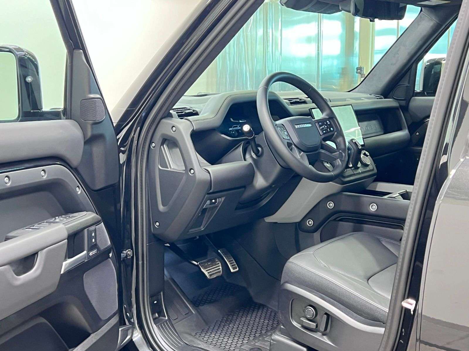 2026 Land Rover Defender 110 P400 X alt 4