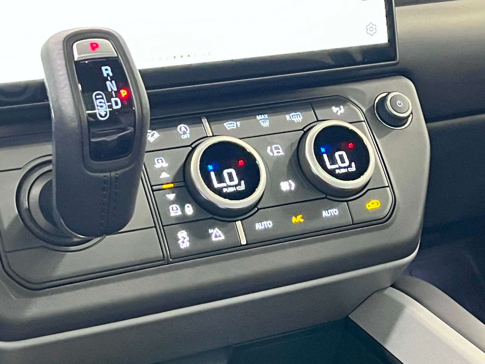 2026 Land Rover Defender 110 P400 X thumb 19