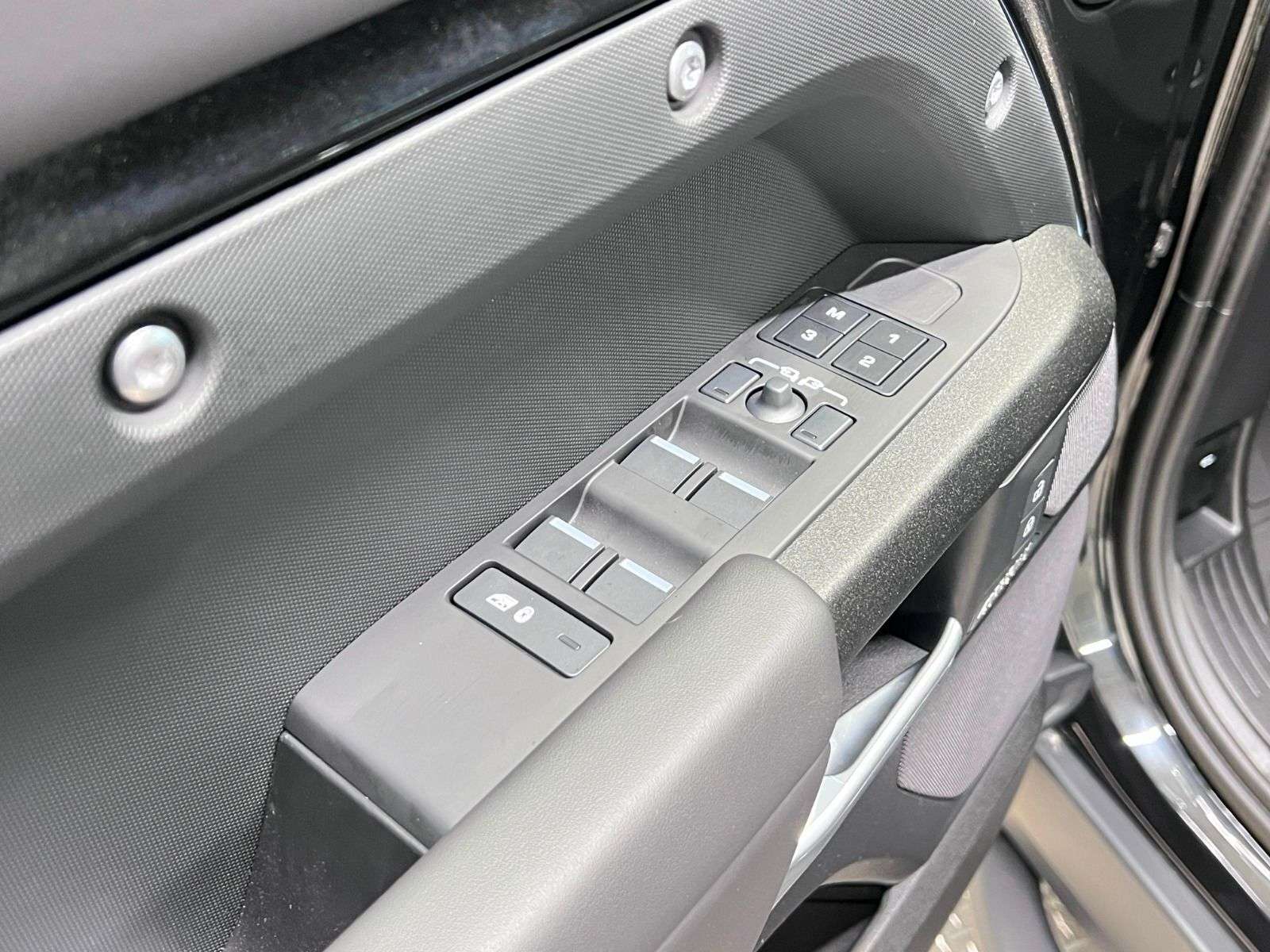 2026 Land Rover Defender 110 P400 X thumb 28