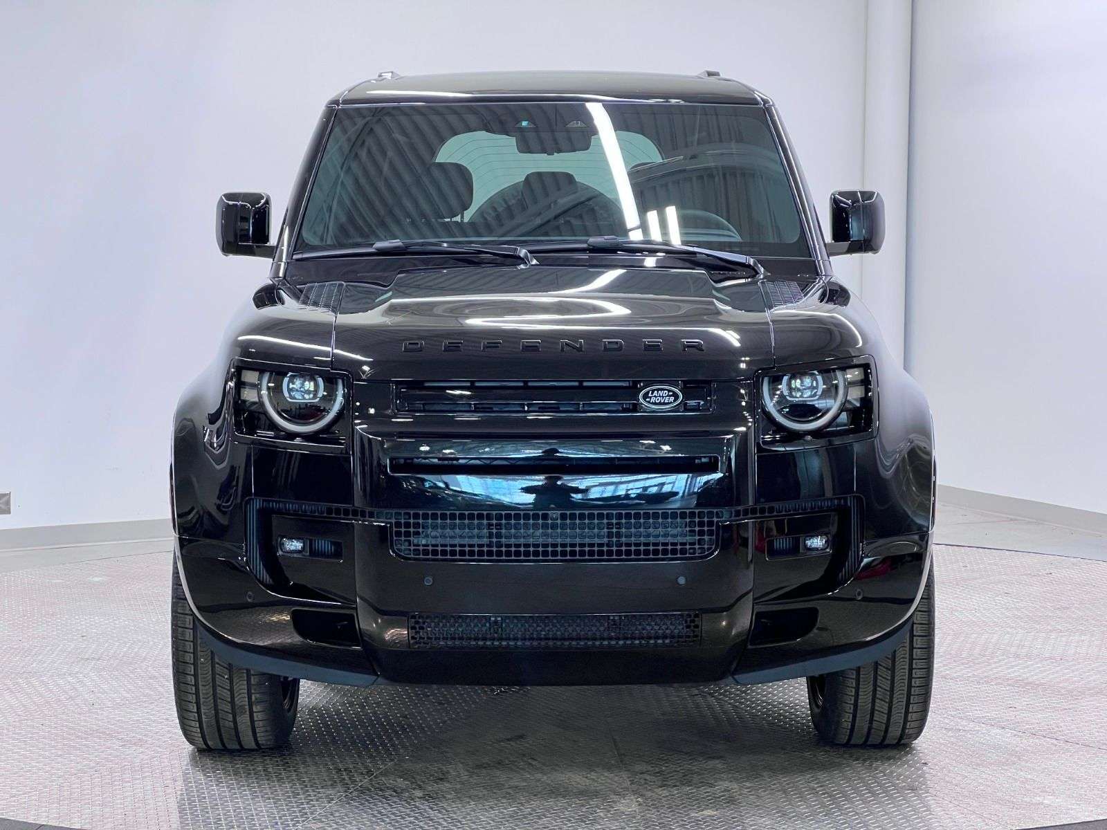 2026 Land Rover Defender 110 P400 X thumb 8