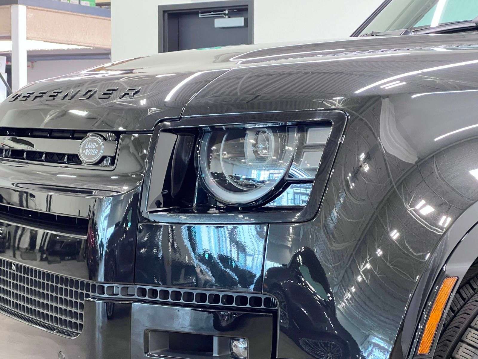 2026 Land Rover Defender 110 P400 X thumb 13