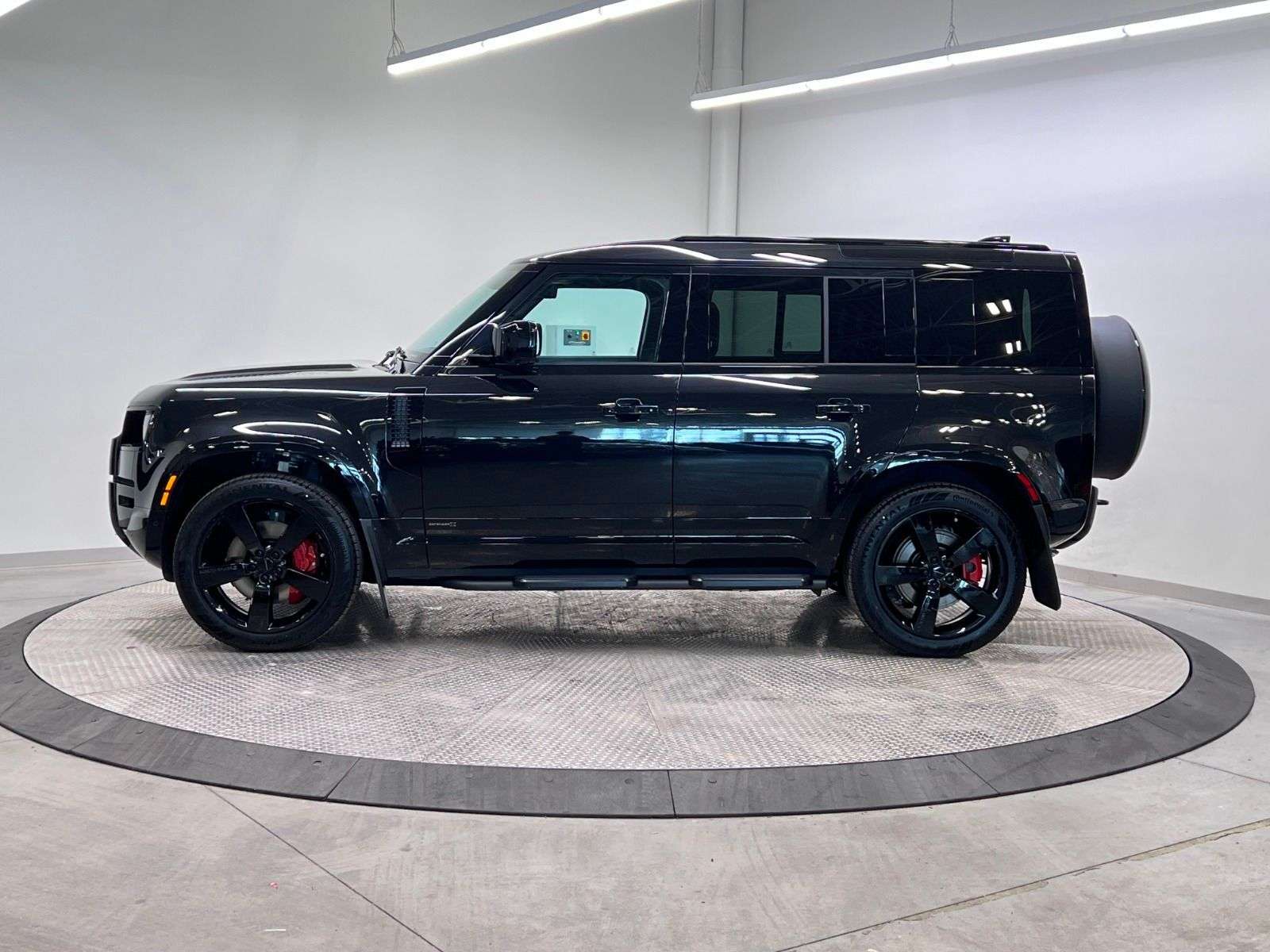 2026 Land Rover Defender 110 P400 X alt 2