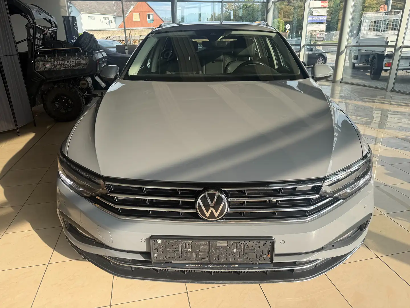 Volkswagen Passat Variant Elegance 4Motion Grau - 1