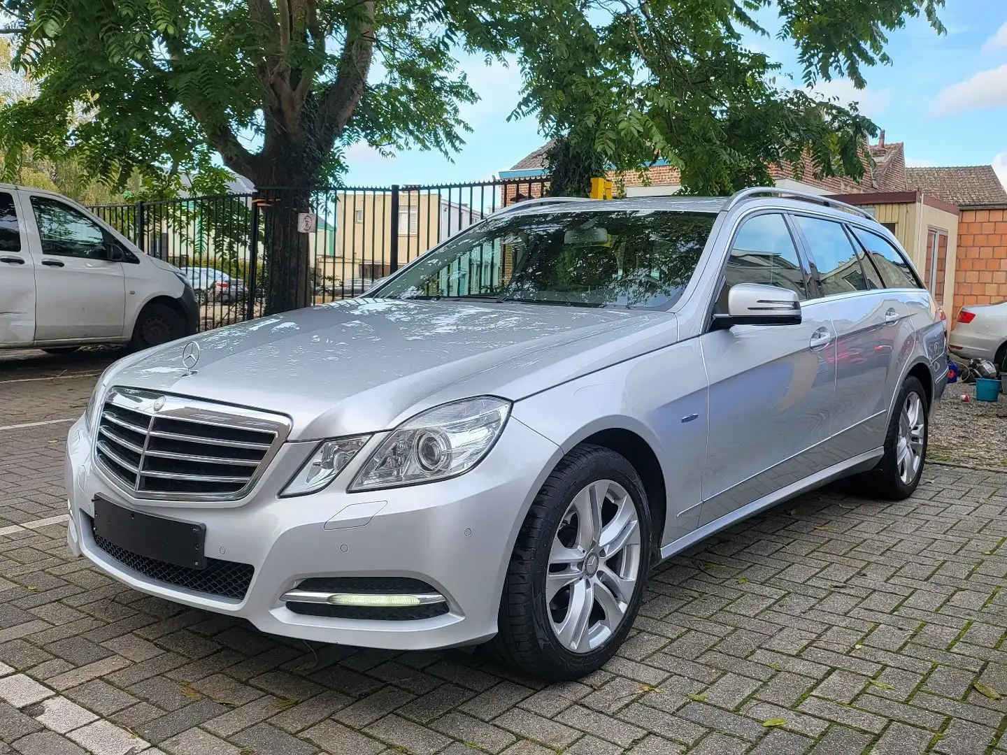 Mercedes-Benz E 200 CDI BE Avantgarde Grijs - 1