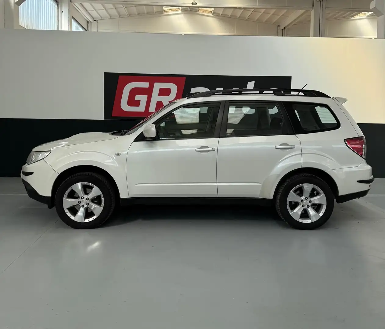 Subaru Forester Beige - 2