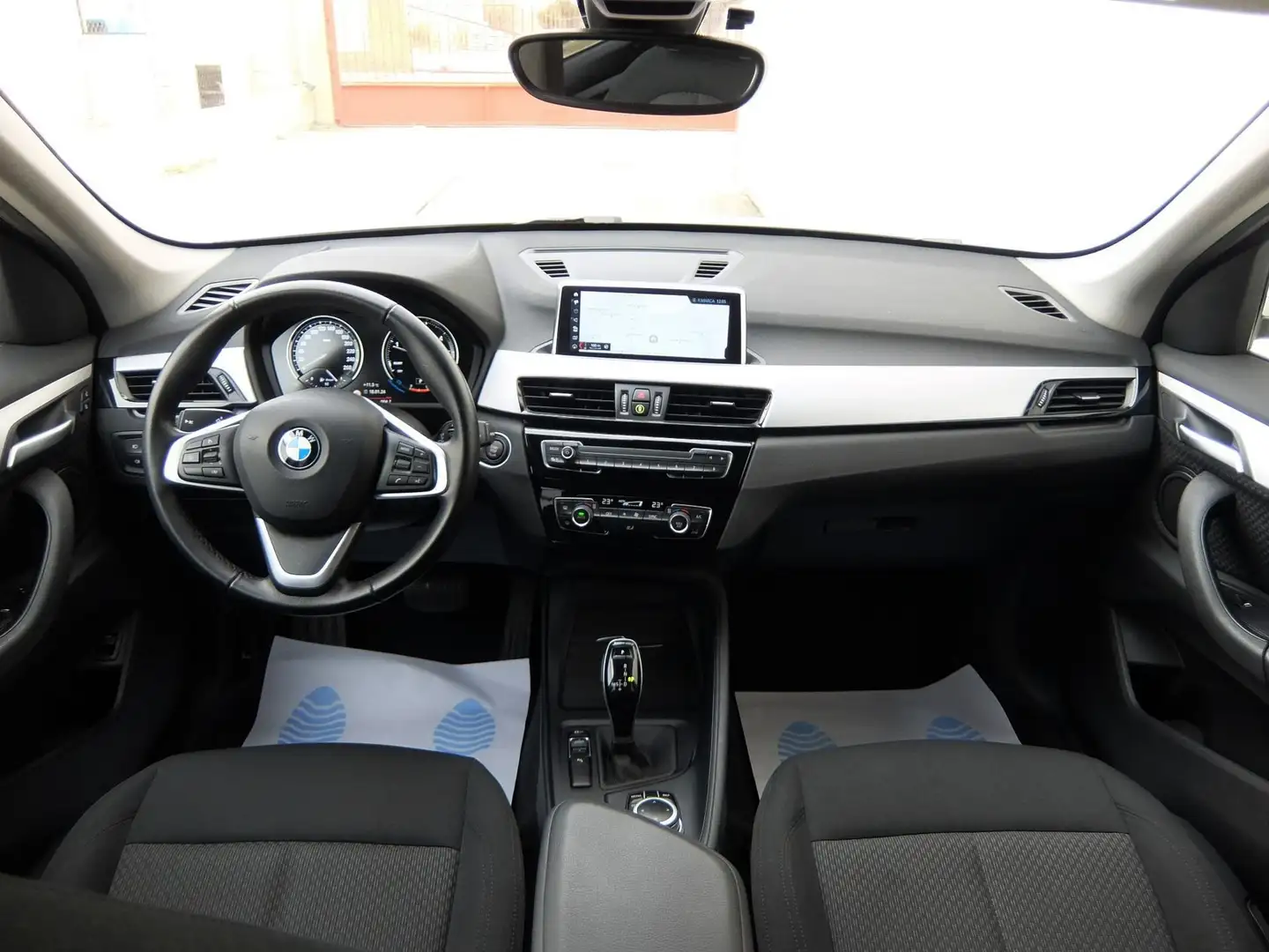 BMW X1 sDrive 18dA Corporate Blanco - 2