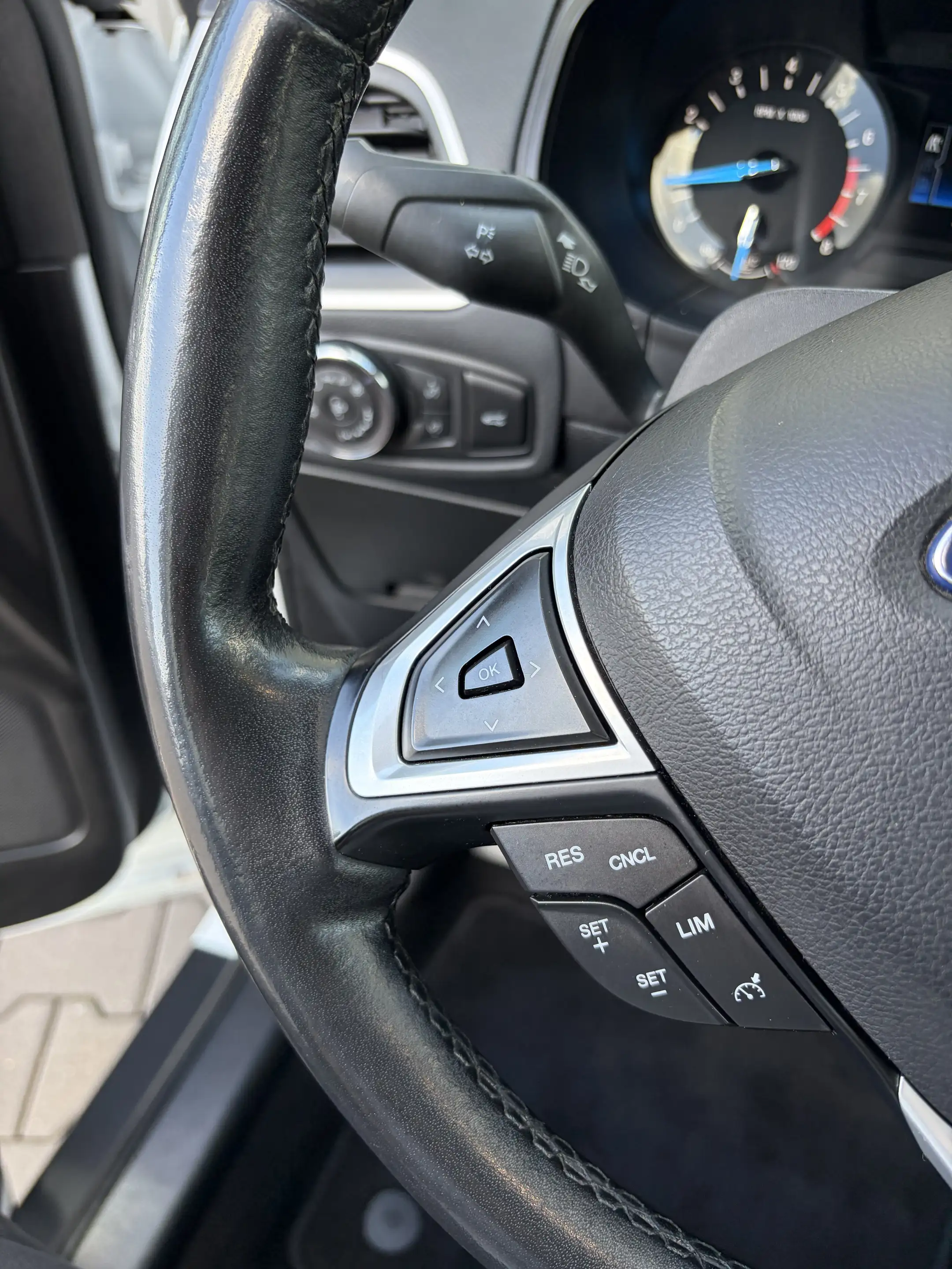 Ford Galaxy Business — photo 12