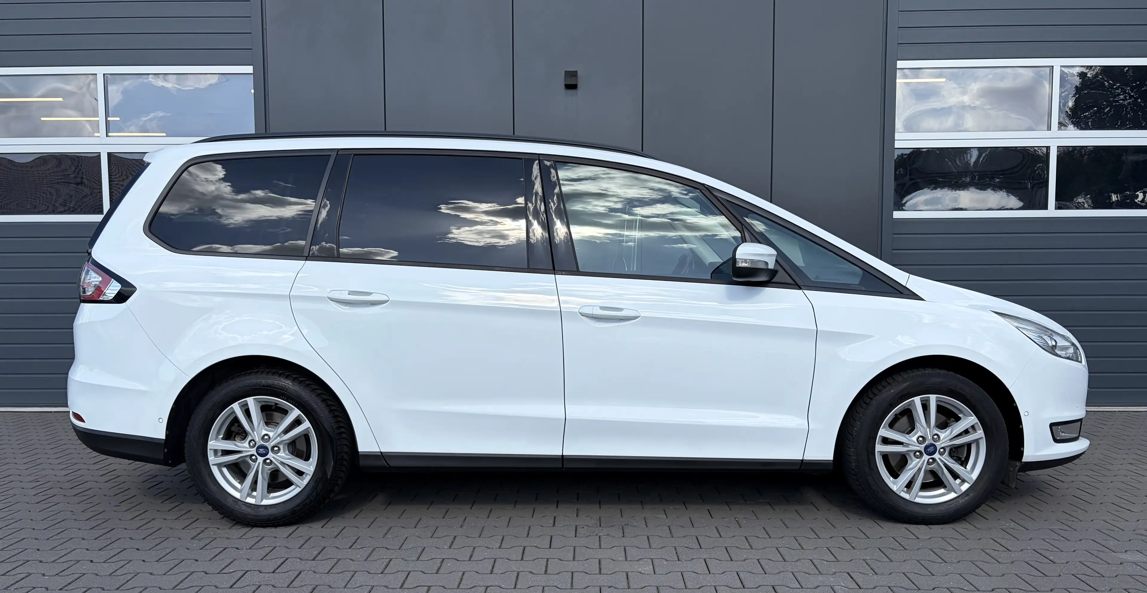 Ford Galaxy Business — photo 4