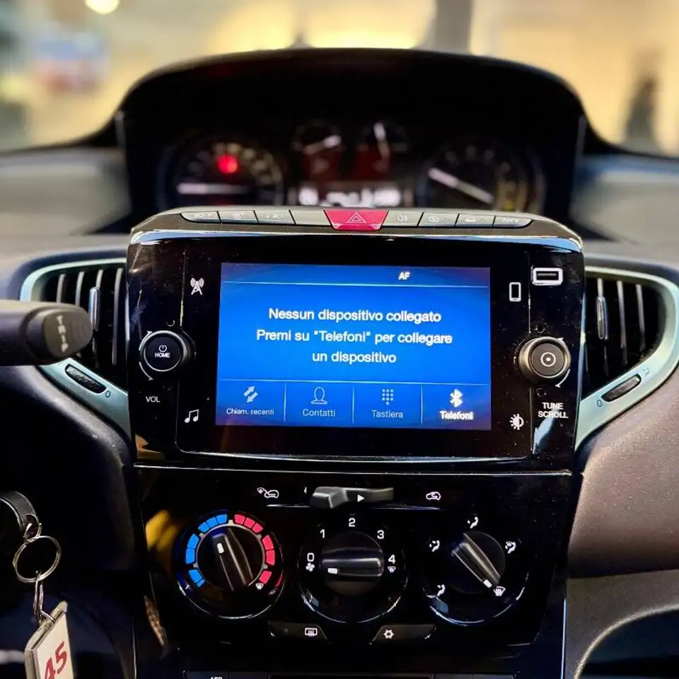 Lancia Ypsilon 2023 — фото 12