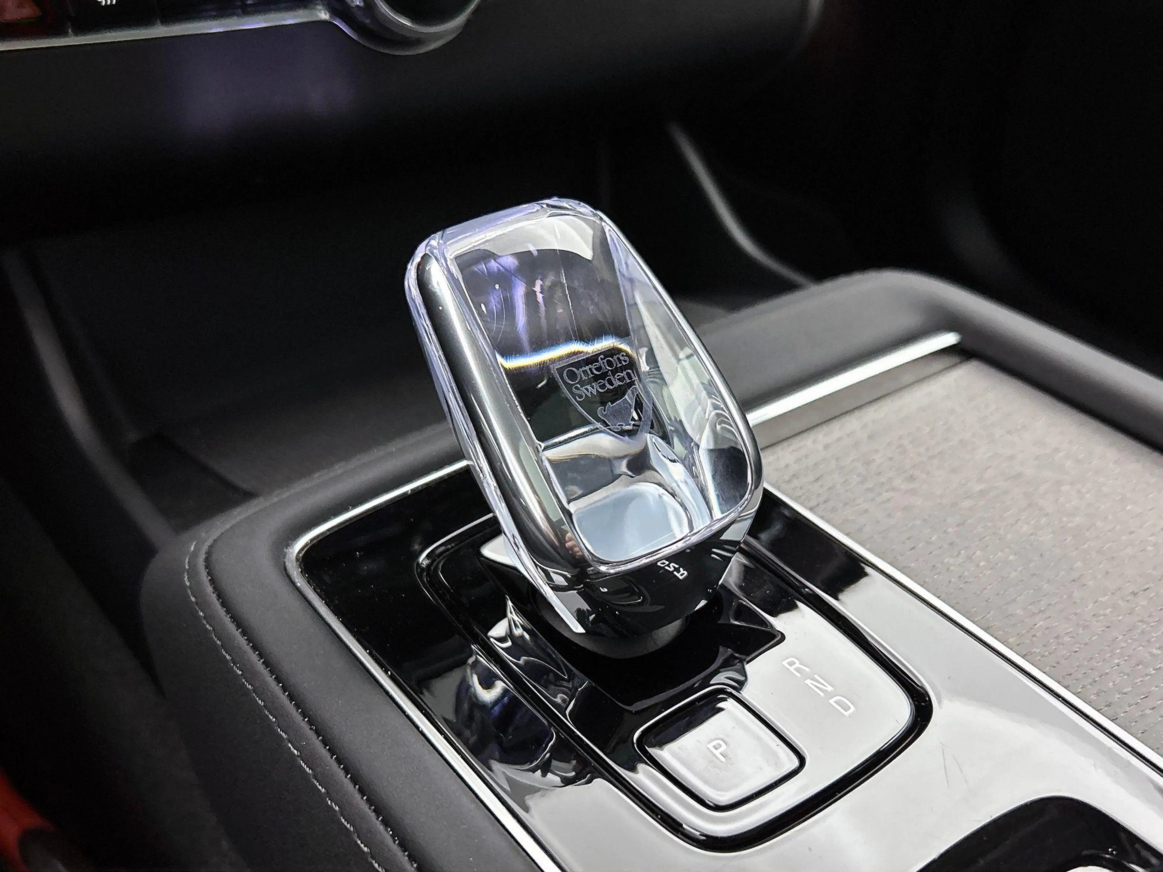Volvo XC90 2.0 T8 Plug-in hybrid AWD Ultra Dark | Luchtvering — photo 11