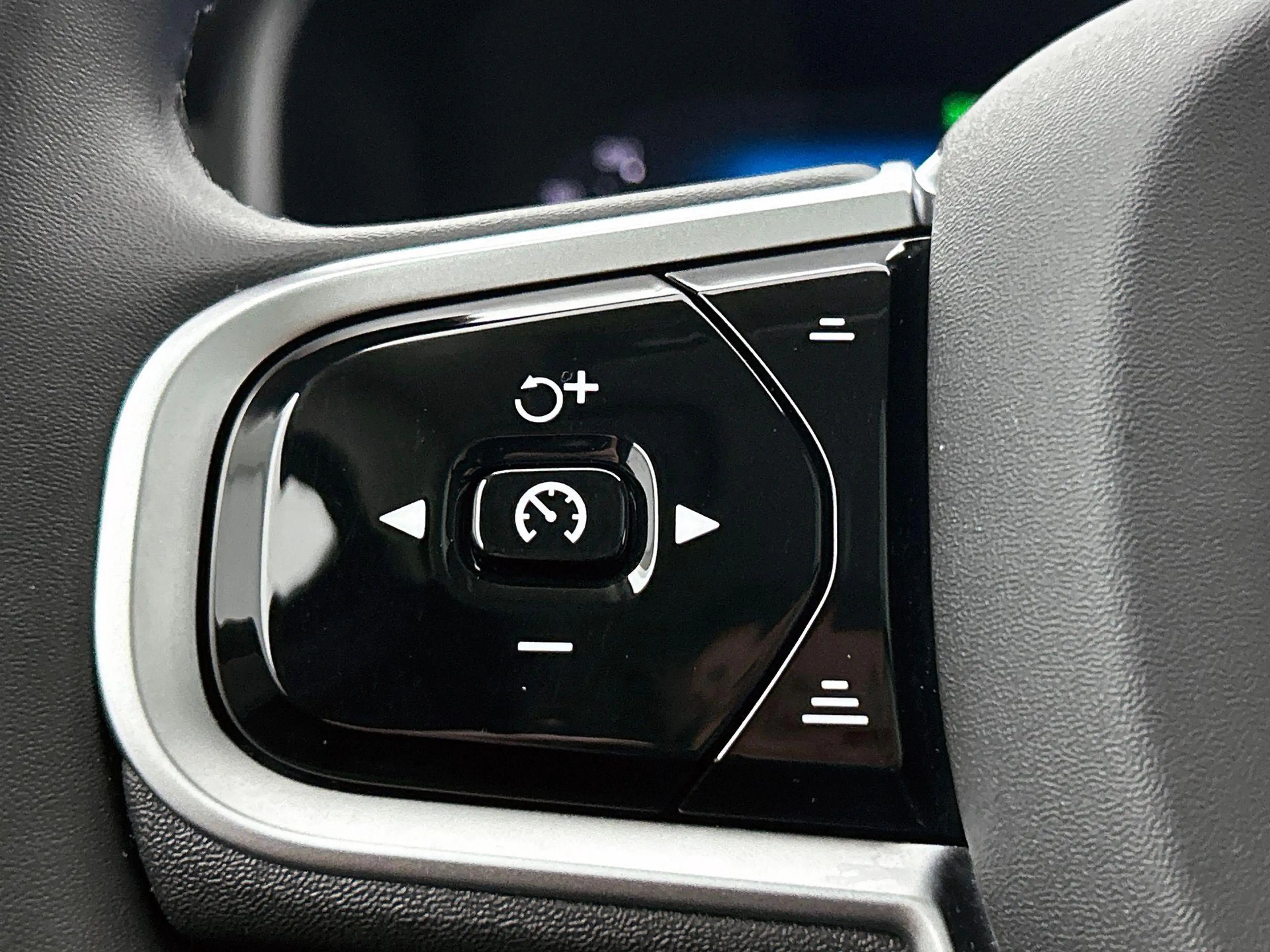 Volvo XC90 2.0 T8 Plug-in hybrid AWD Ultra Dark | Luchtvering — photo 6