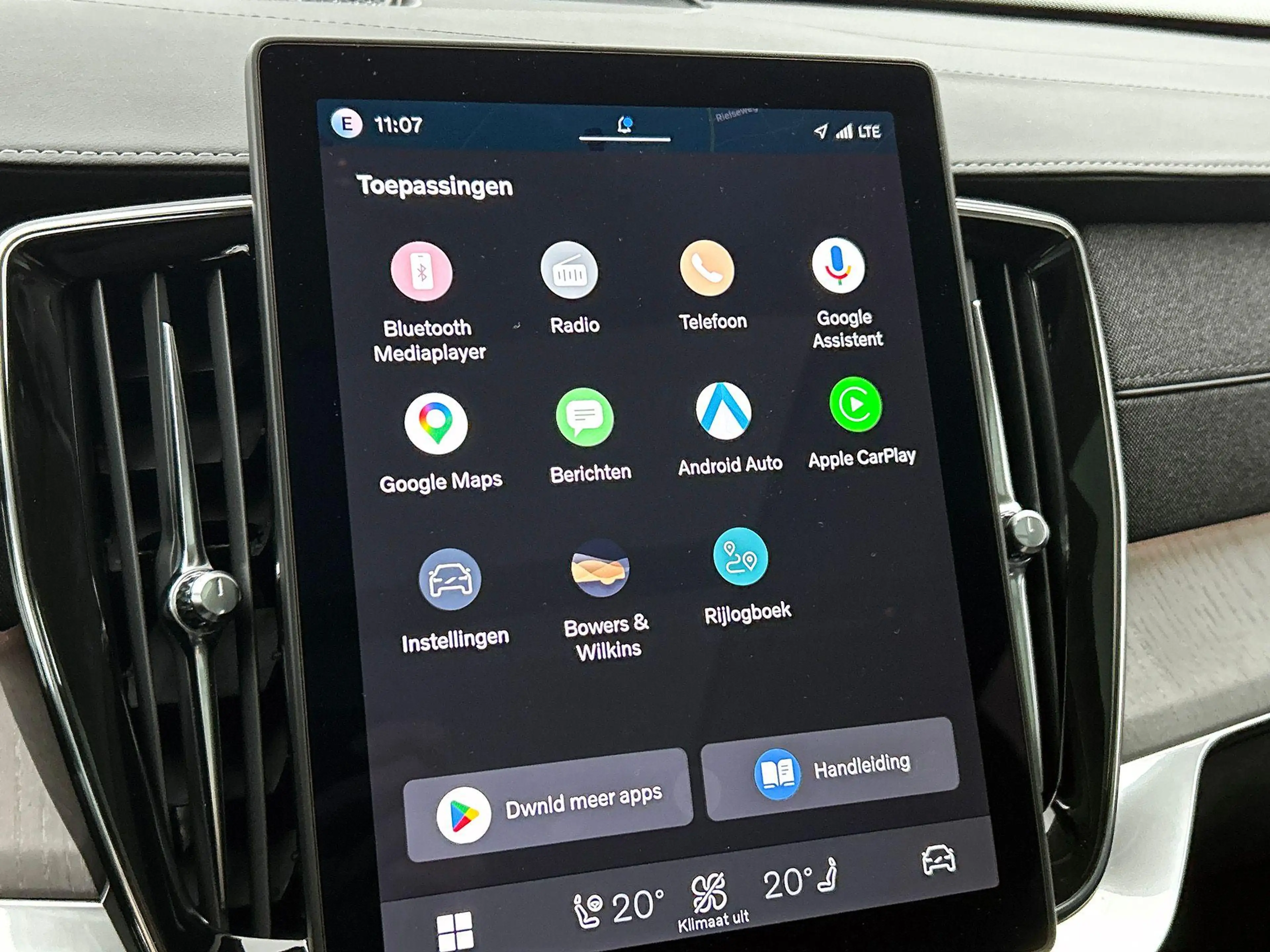 Volvo XC90 2.0 T8 Plug-in hybrid AWD Ultra Dark | Luchtvering — photo 14