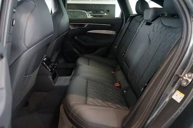 Audi A6 Avant view 10