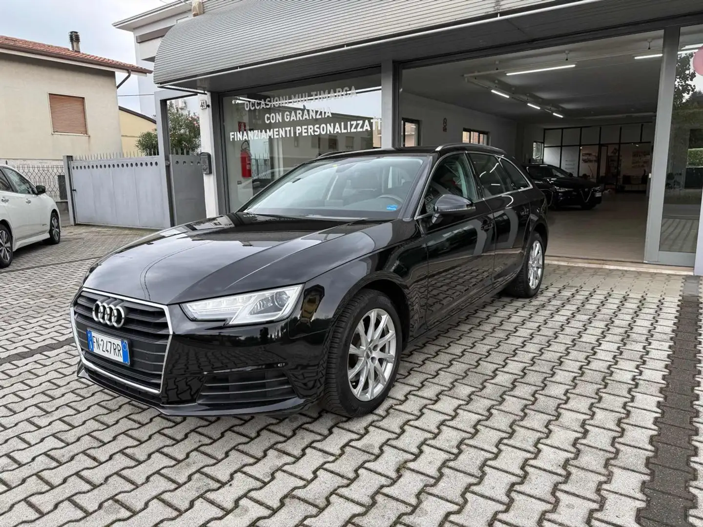 Audi A4 Avant 2.0 TDI 150 CV S line edition Noir - 1
