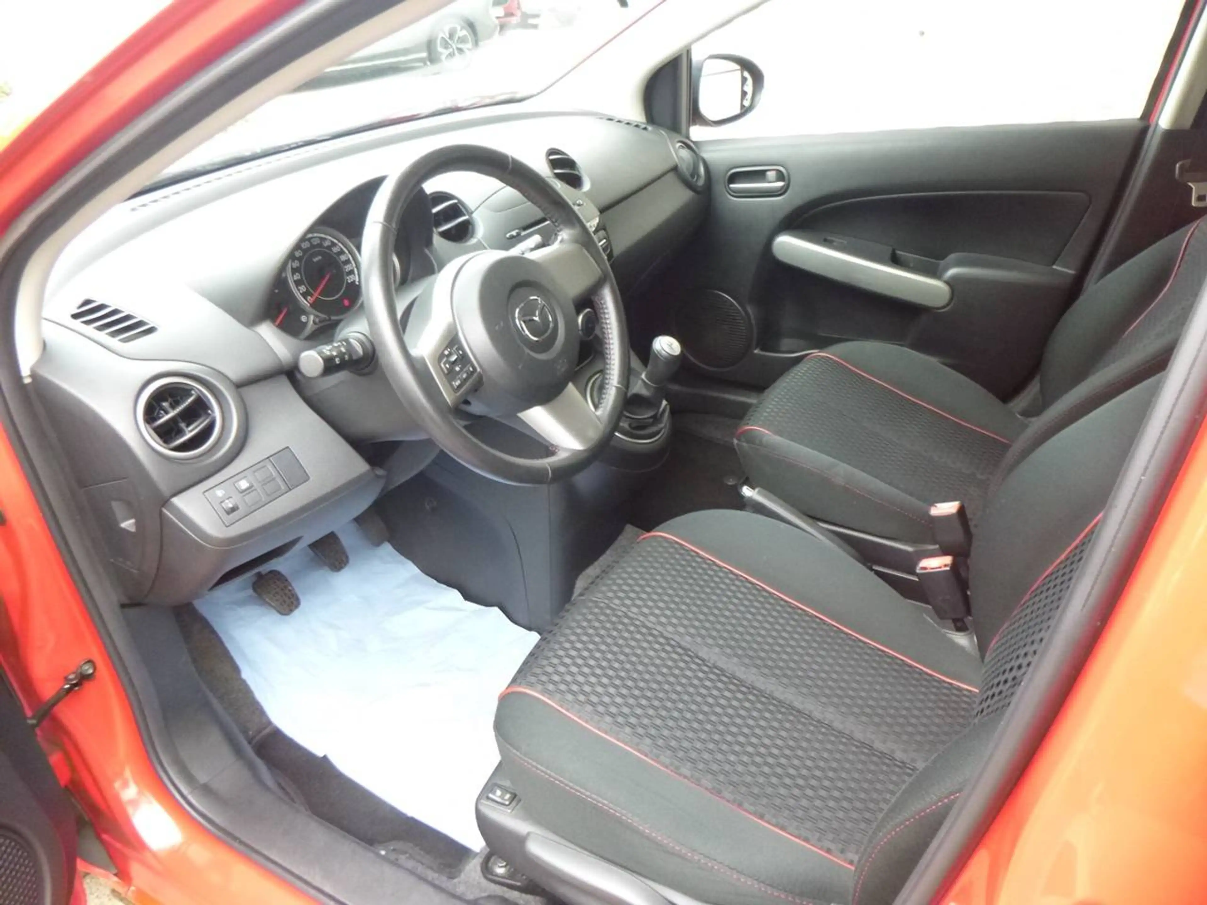 Mazda 2 2 5-Türer 1.3 MZR Edition — photo 4