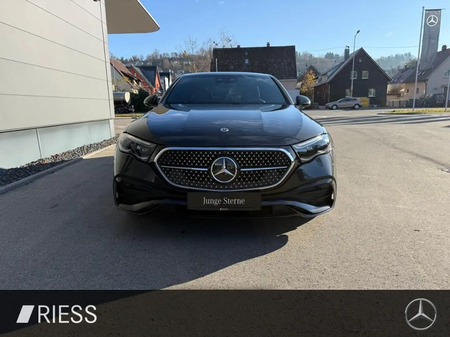 Mercedes-Benz E 300 e AMG SUPERSCREEN HUD FAHRAS+ 360 NIGHT Grau - 2