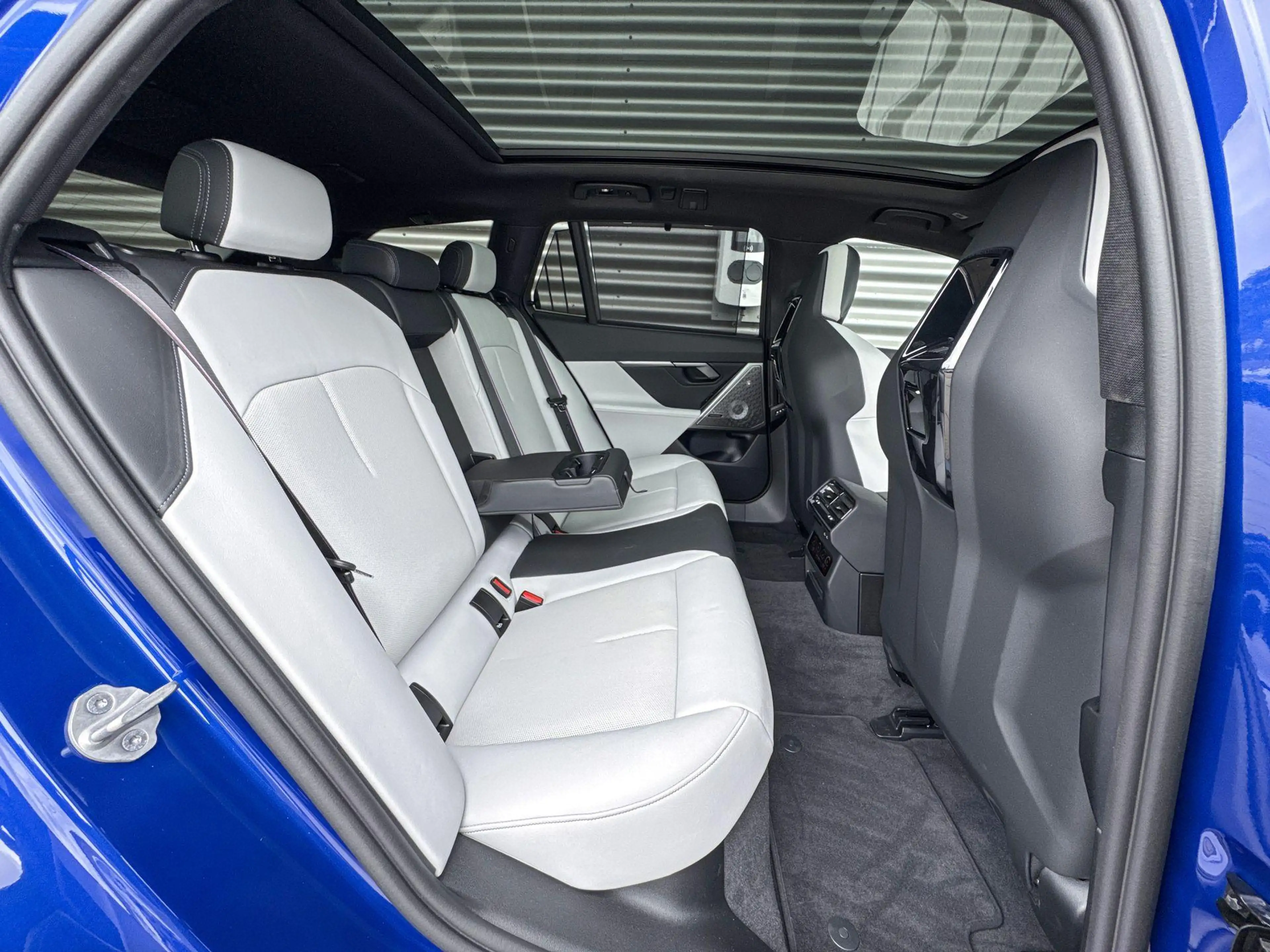 BMW M5 Touring — photo 10