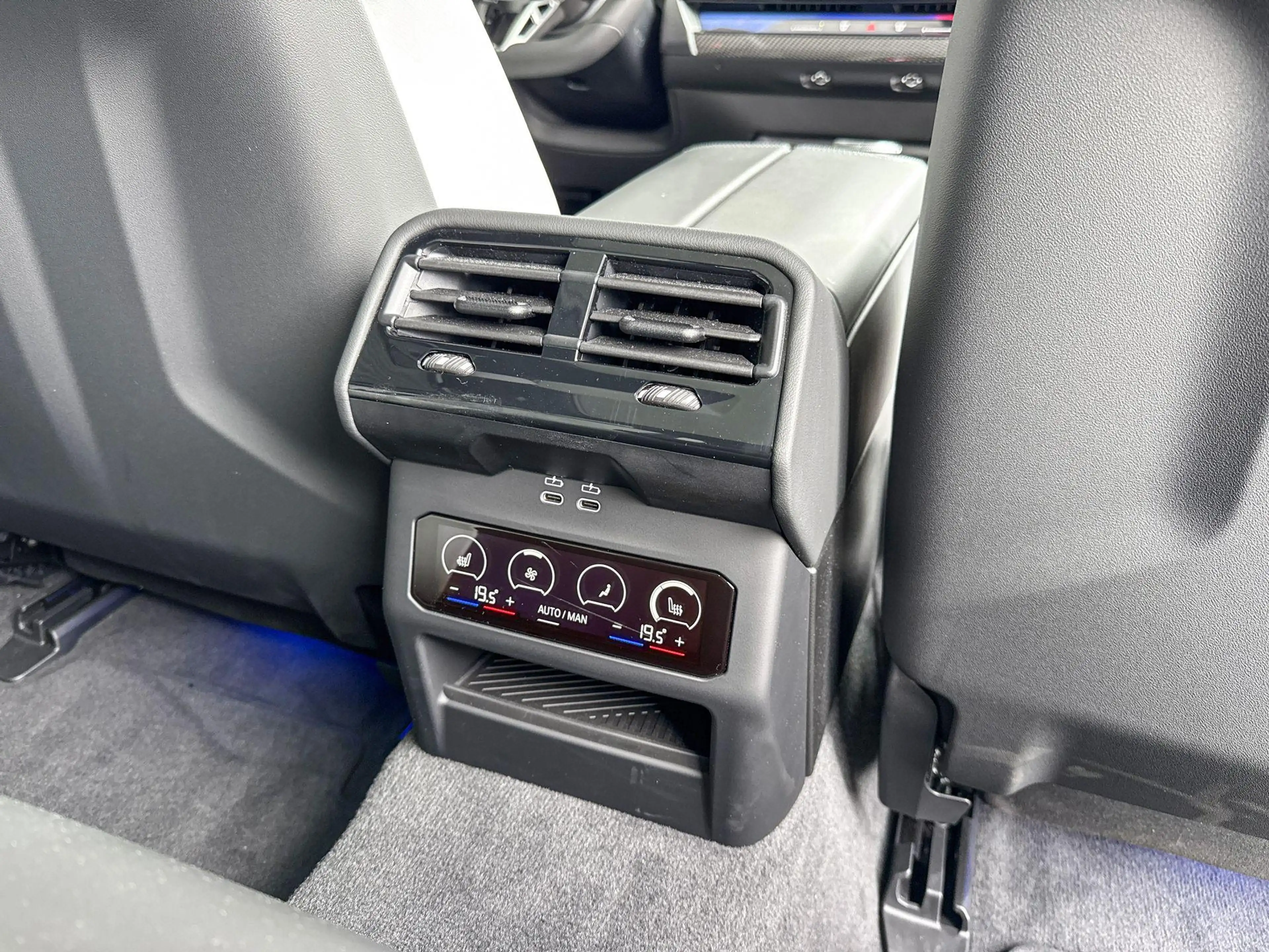 BMW M5 Touring — photo 11