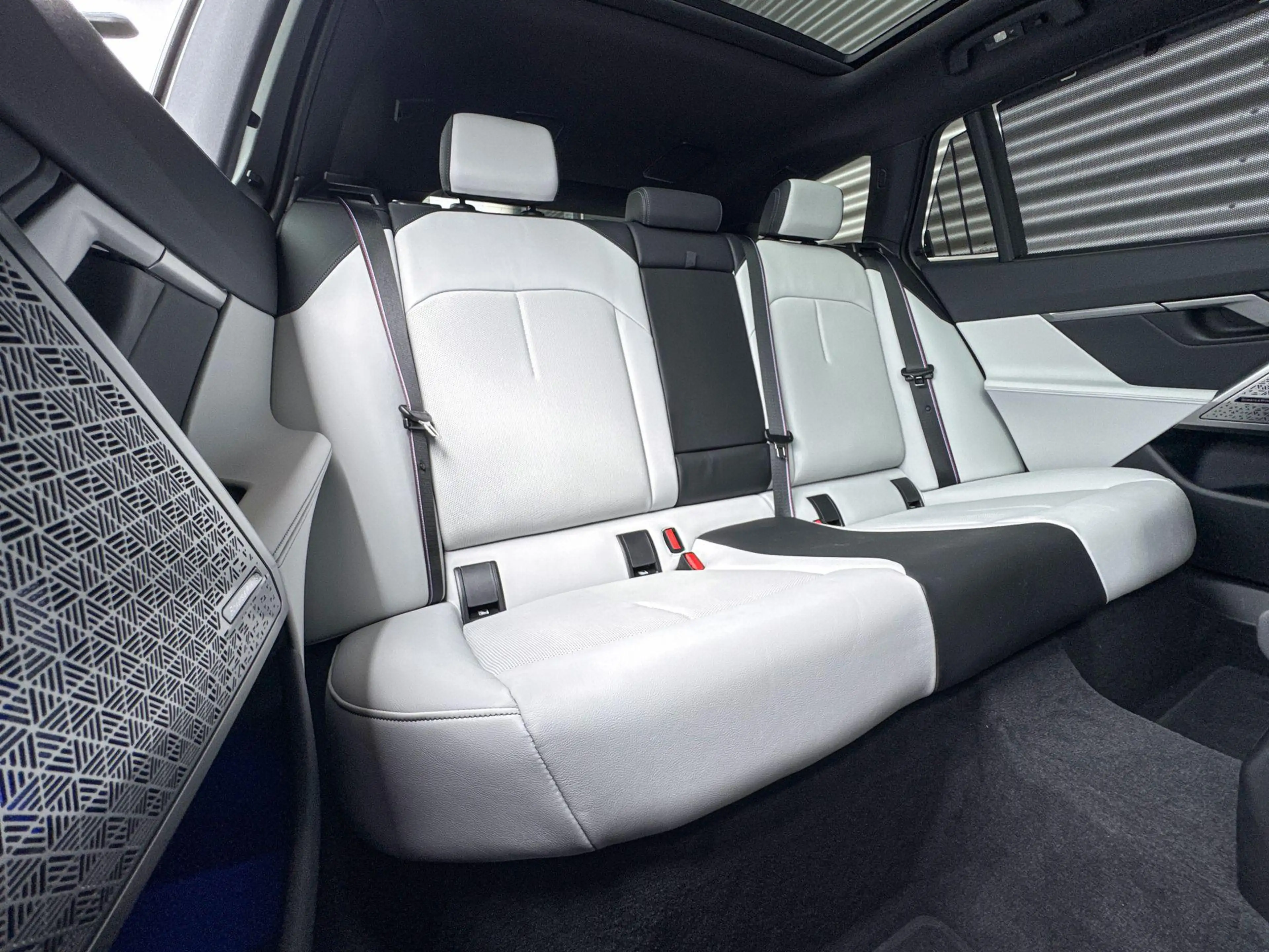 BMW M5 Touring — photo 9