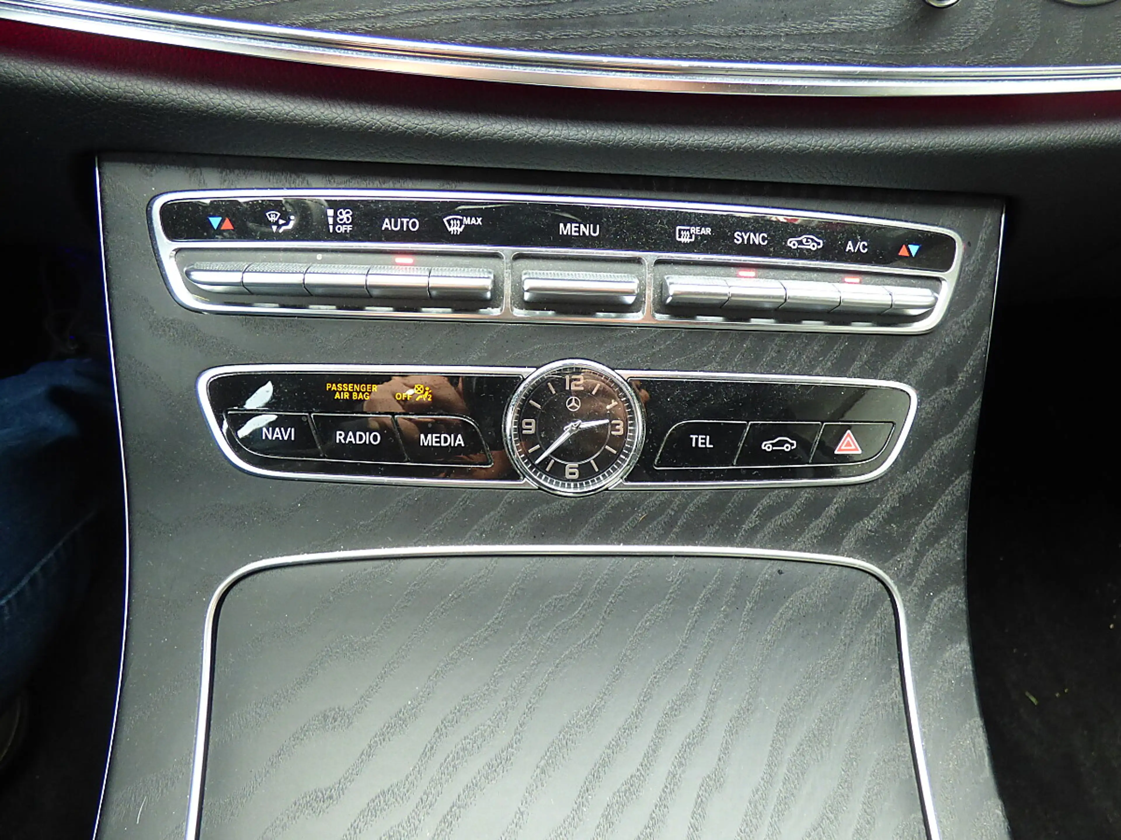Mercedes-Benz E 220 d Avantgarde Austria Edition Aut. — photo 14