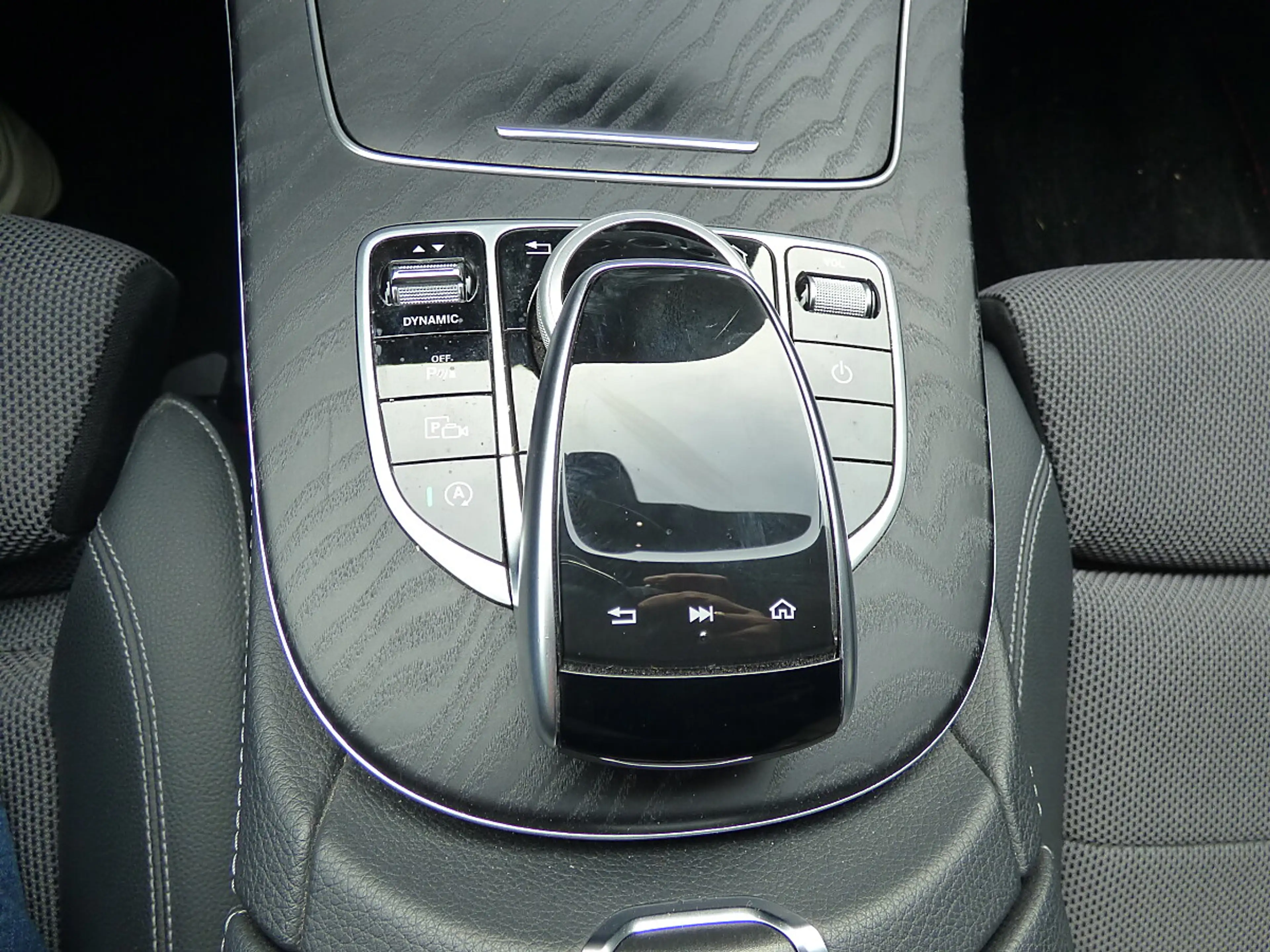 Mercedes-Benz E 220 d Avantgarde Austria Edition Aut. — photo 15