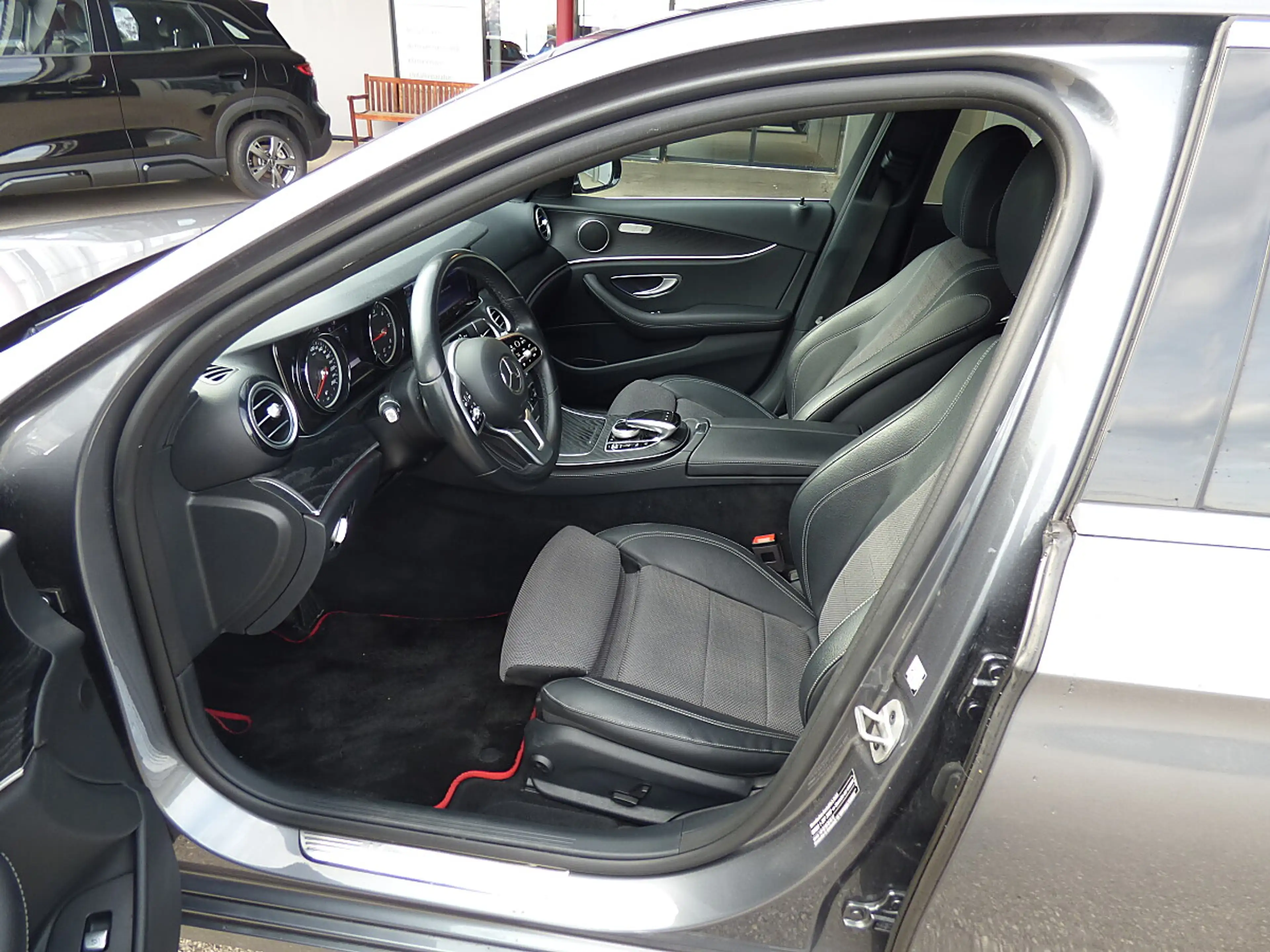Mercedes-Benz E 220 d Avantgarde Austria Edition Aut. — photo 8