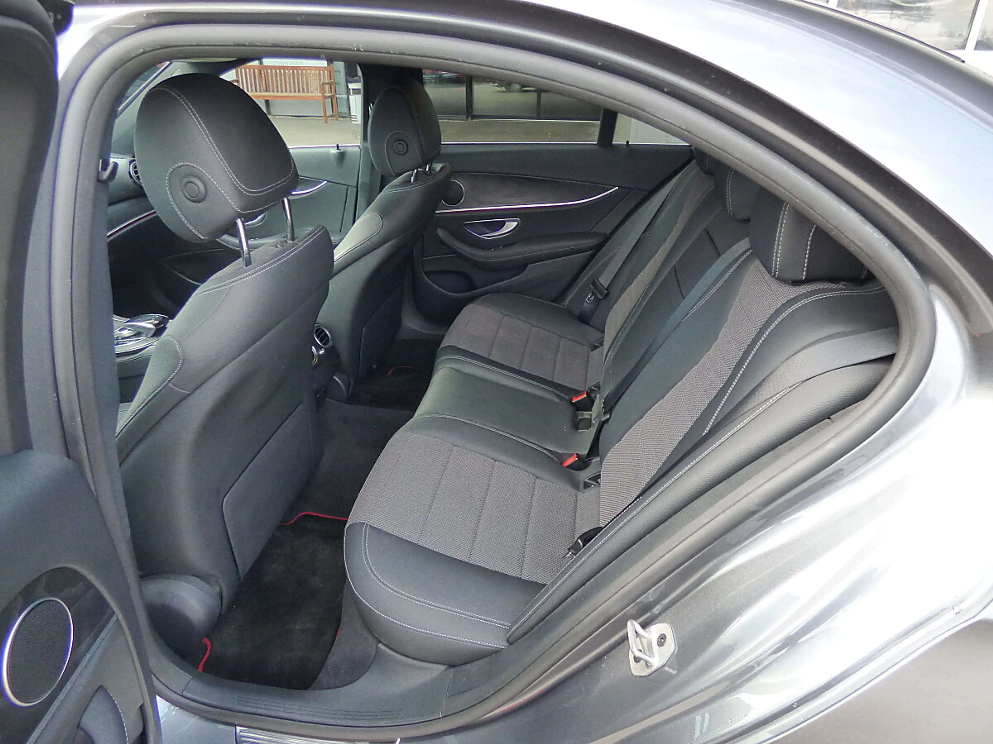 Mercedes-Benz E 220 d Avantgarde Austria Edition Aut. — photo 9