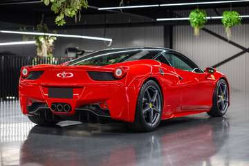 4.5 V8 Italia Btw auto, (€ 206.570,25 Ex B.T.W) E