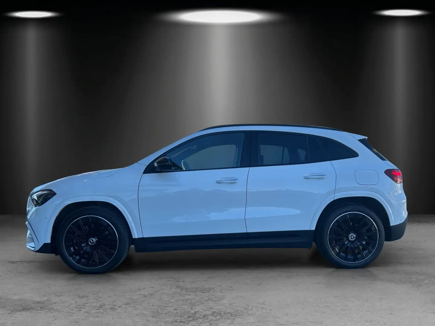 Mercedes-Benz GLA 220 GLA220 d 4M AMG Premium MOPF Burm DISTRO 360°AHK Bílá - 2