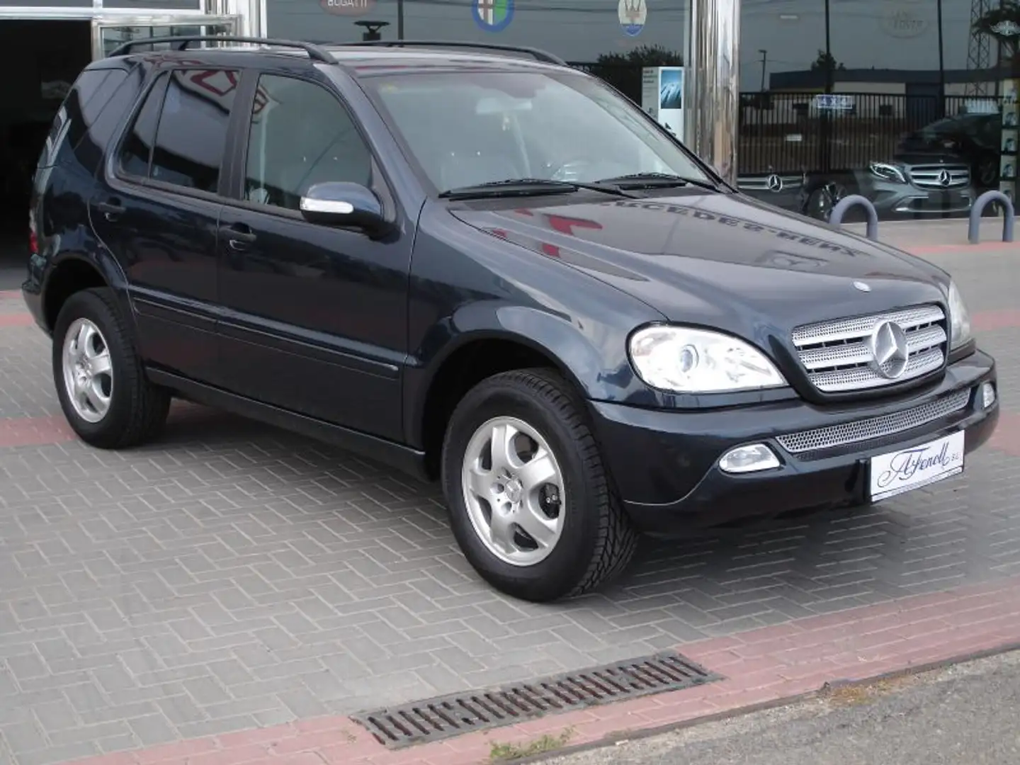 Mercedes-Benz ML 320 Todoterreno Automático de 4 Puertas Černá - 1