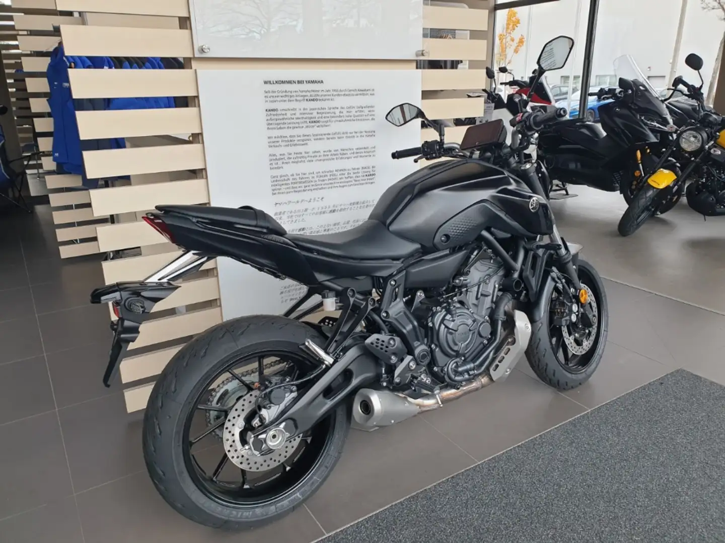 Yamaha MT-07 2023 Schwarz - 2