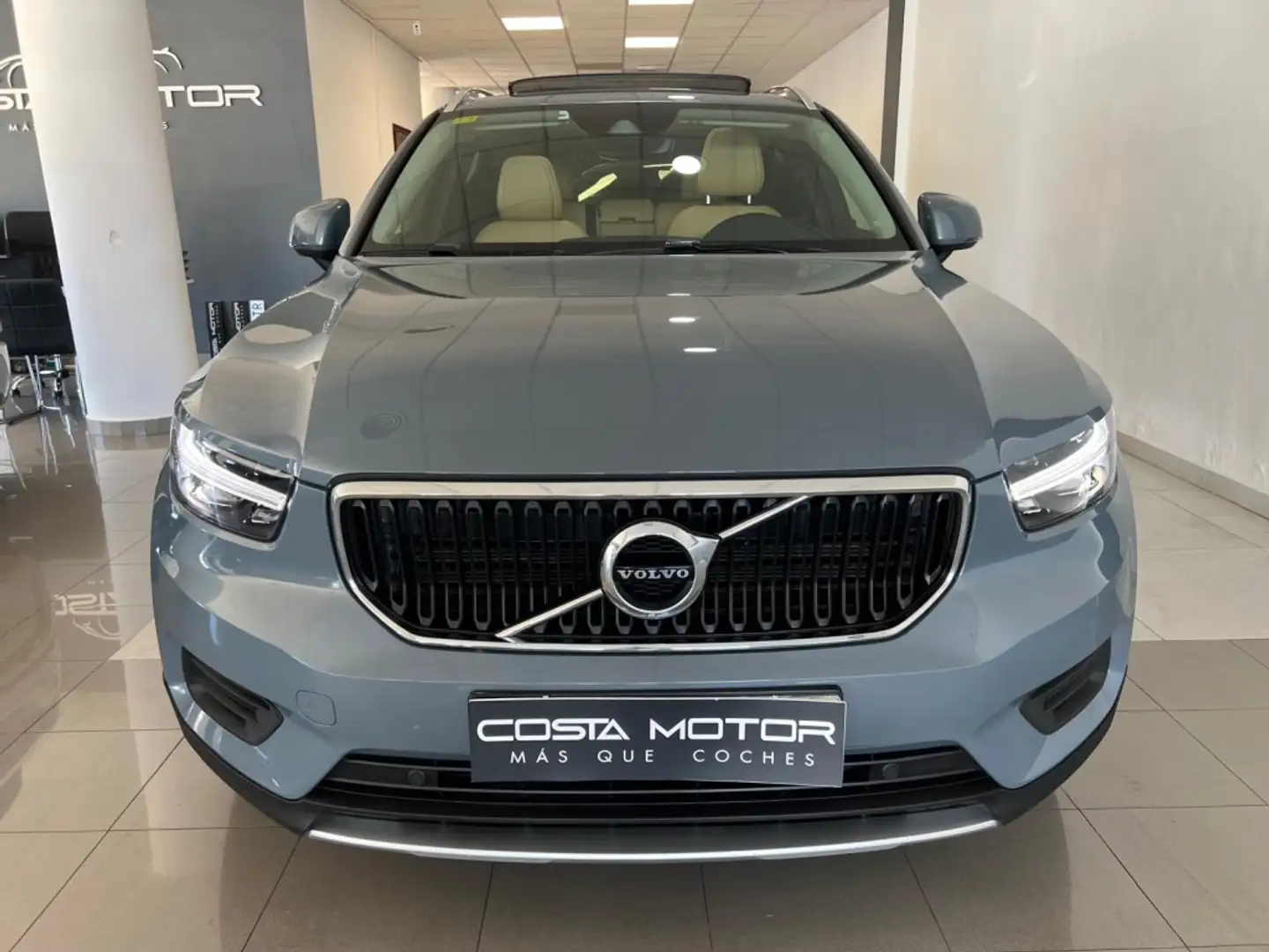 Volvo XC40 D4 Business Plus AWD Aut. Gris - 2