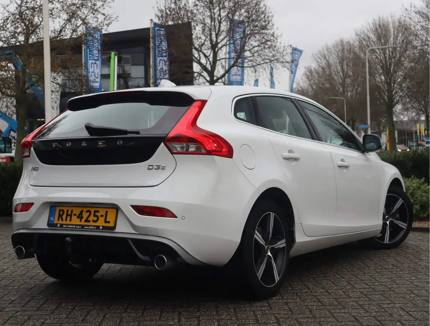Volvo V40 2.0 D3 150 PK Business Sport Wit - 2