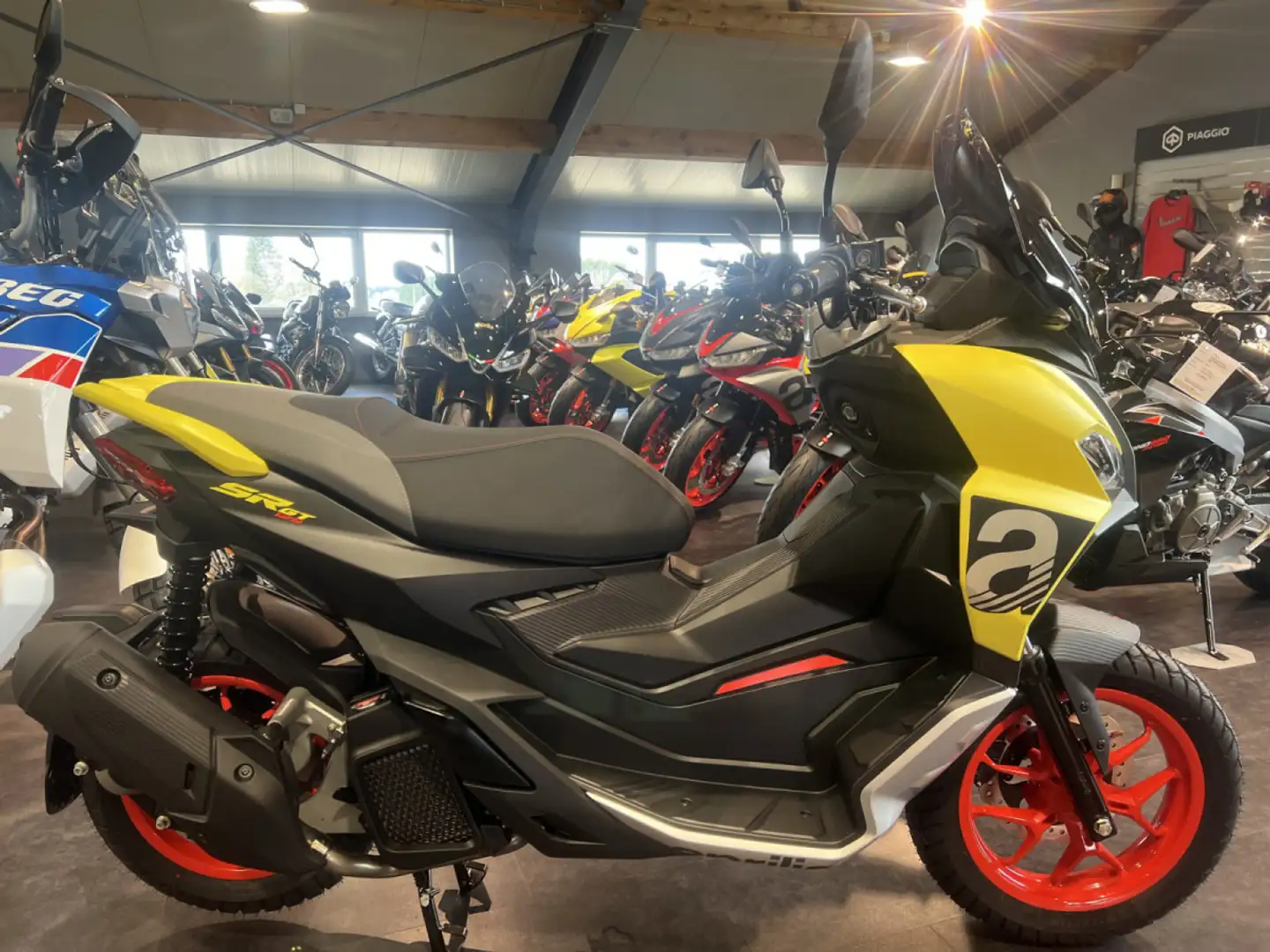 Aprilia SR 125 GT SPORT ACID GREEN Geel - 1