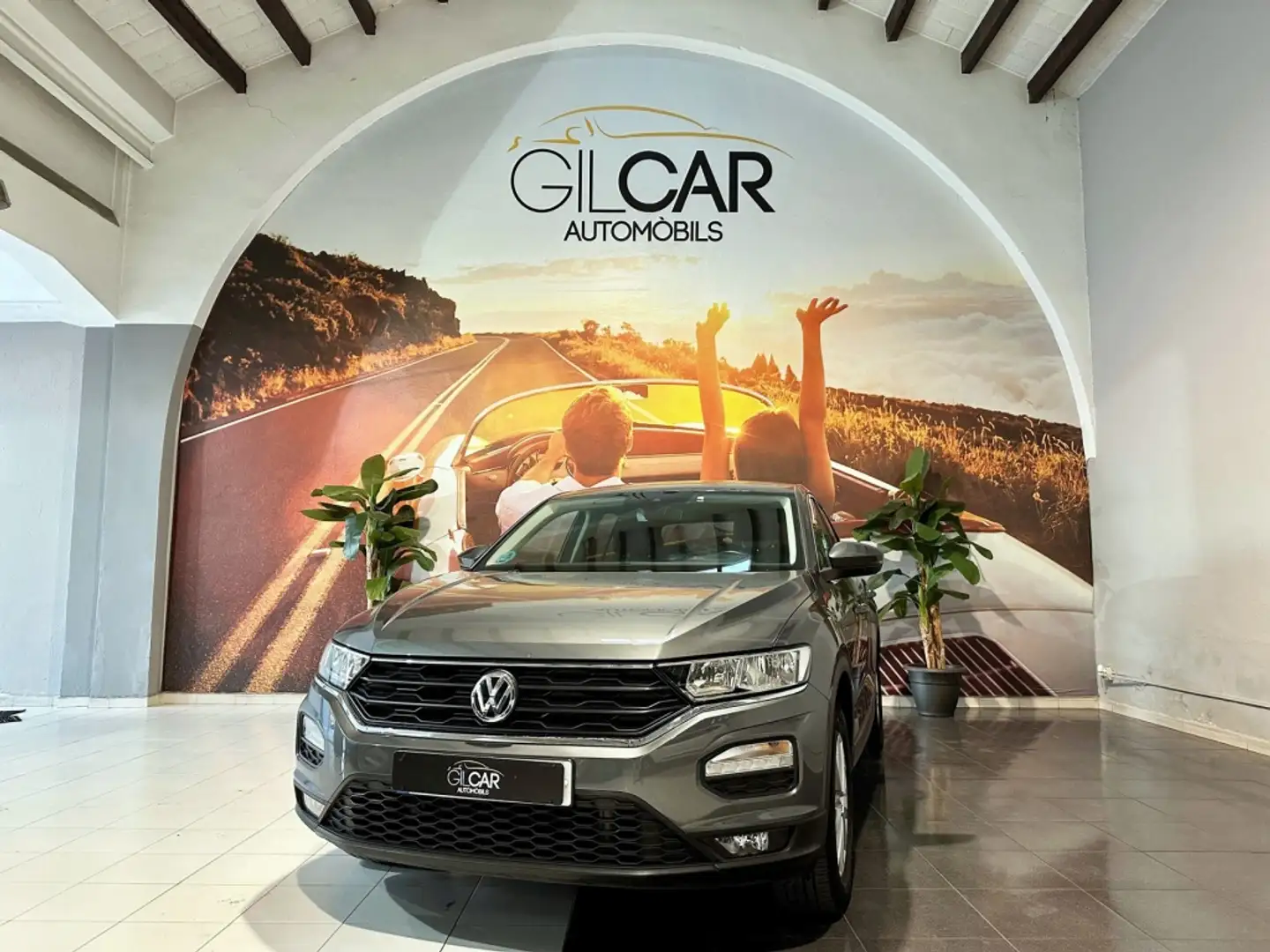 Volkswagen T-Roc 1.0 TSI Advance 81kW Gris - 1
