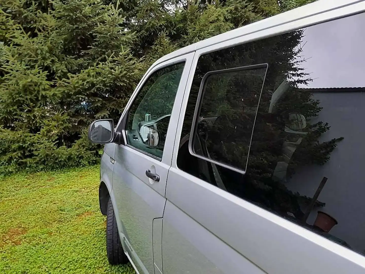 Volkswagen T6 Transporter LR Stealth Camper 4Motion Grau - 2