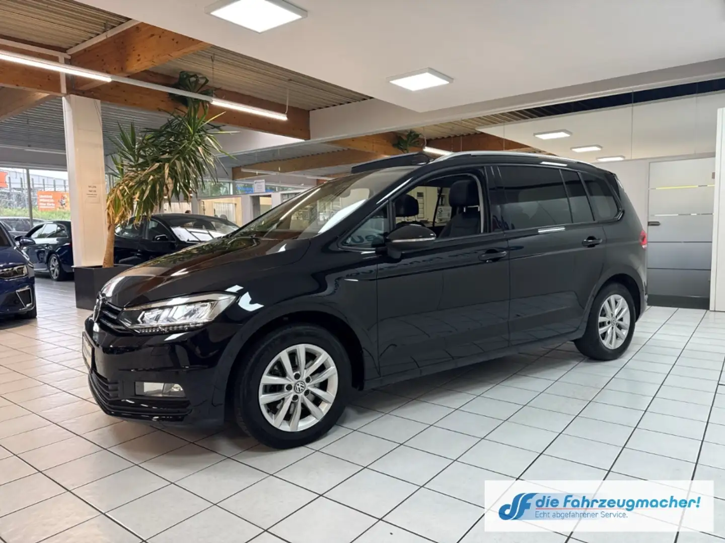 Volkswagen Touran Comfortline TDi  DSGPano LED Navi Massages Schwarz - 2