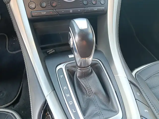 Ford Mondeo view 23
