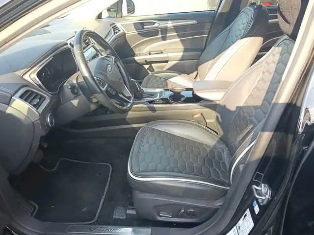 Ford Mondeo view 11