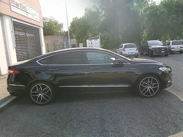 Ford Mondeo view 9