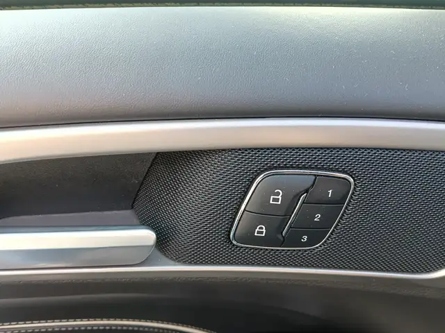 Ford Mondeo view 14