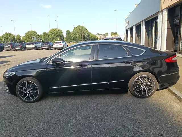 Ford Mondeo view 8