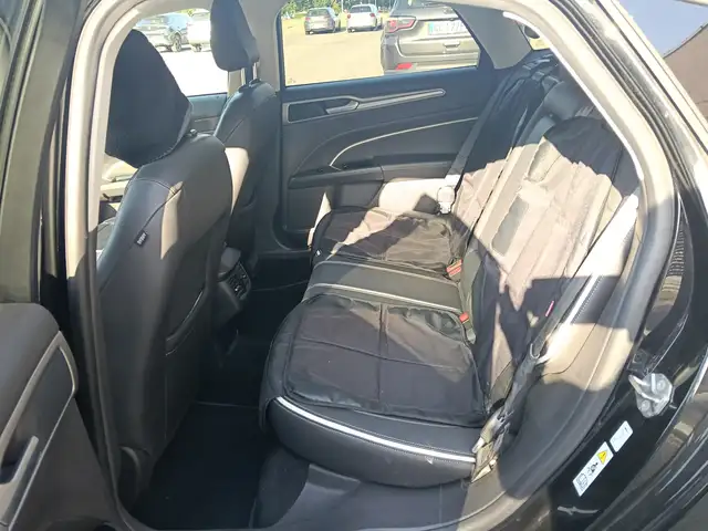 Ford Mondeo view 12